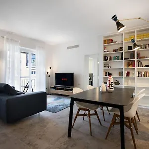 https://sunset-citylife-typical-italian-style-house.it-lombardy.com