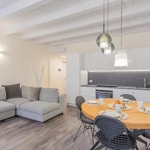 Modern & Stylish In By Rent Como